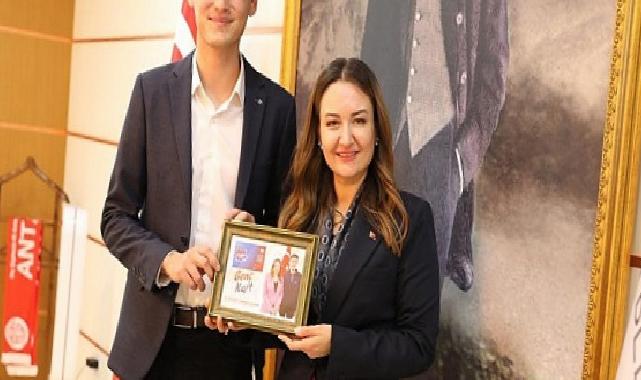 Büyükşehir Lider Vekili Özdemir’e “Genç Kart”ı anlattı