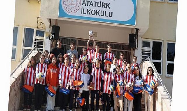 Büyükşehir’den geleceğin atletlerine materyal takviyesi