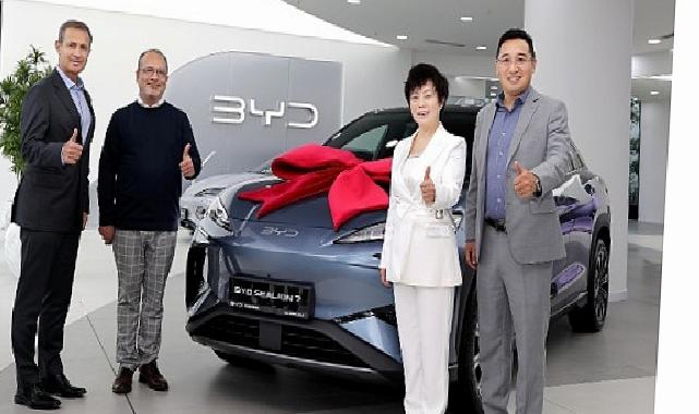 BYD Lider Yardımcısı Stella Li, Türkiye’de Birinci SEALION 7 Teslimatını Gerçekleştirdi