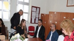 “Çiğli Belediyesi’nden Öğretmenler Günü’nde Manalı Kutlama”