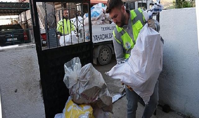 Dikili Belediyesi gereksinim sahibi vatandaşların yanlarında olmaya devam ediyor