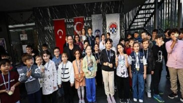 Efes Selçuk’ta “Ataya Saygı” Satranç Turnuvası Sona Erdi