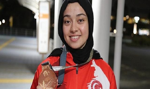 Esma Gökülü, İşitme Engelliler Olimpiyatlarında Bronz Madalya Alarak Ülkemizin Gururu Oldu