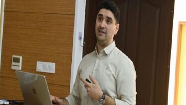 EÜ’de ağız ve diş sıhhati yeni bilim ışığında konuşuldu