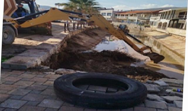 Foça’da rekor yağış sonrası dere paklığı ve alt yapı çalışmaları sürat kazandı