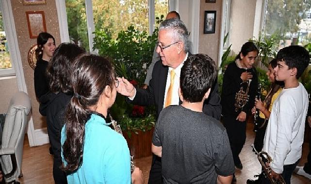 Geleceğin müzisyenlerinden Lider Topaloğlu’na Öğretmenler Günü sürprizi