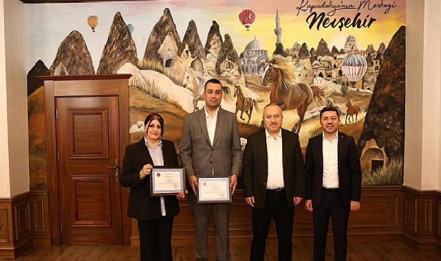 “İlmek İlmek Türkiye” Halı Motifi Vali Fidan’a Armağan Edildi