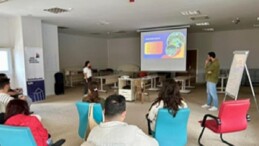 İzmir’de gençlere belediye çalışmaları hakkında eğitim