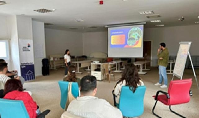 İzmir’de gençlere belediye çalışmaları hakkında eğitim