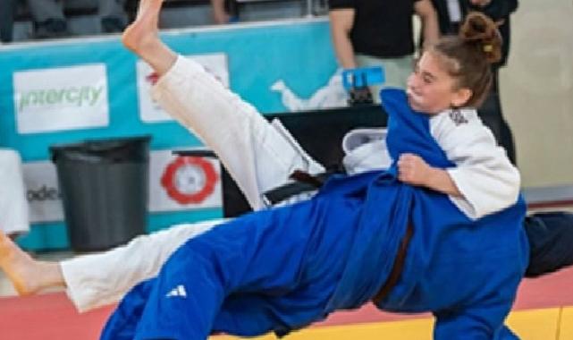 İzmir’in judocuları mağlubiyetsiz şampiyon