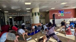 İzmirli gençler için yoga saati