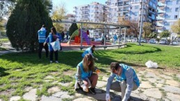 İzmirli gönüllüler el ele vererek tabiat için temizlediler