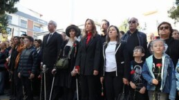 Karşıyaka tek yürek oldu, Ata’ya selam durdu!