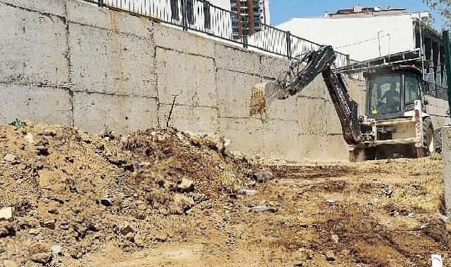 Karşıyaka’da yol bakım çalışmaları sürat kesmiyor