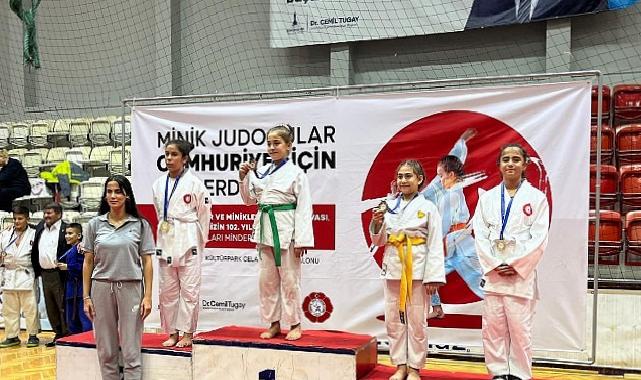 Konak’ın judo kadrosu birinci turnuvadan madalyalarla döndü