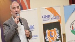 Lider Sandıkçı, “3 yıldır kesintisiz formda, rastgele bir özel şart olmadan, tüm öğrencilere burs dayanağı sağlayan tek belediyeyiz”