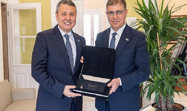 Lider Tugay Kazakistan heyetini ağırladı