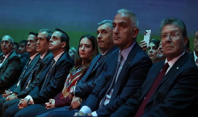 Lider Vekili Özdemir Resort Turizm Kongresi’ne katıldı