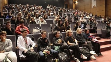 Maltepe’de uygulamalı afet eğitimleri devam ediyor