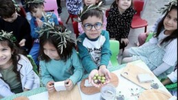 Minik Eller Zeytinle Buluştu