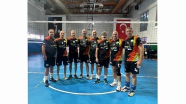 Osmangazi’nin Veteran Voleybolcuları Tepeye Çıktı