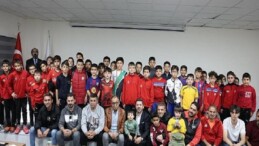 Rasim Arı Başkan’dan Minik Futbolculara Krampon İkramı