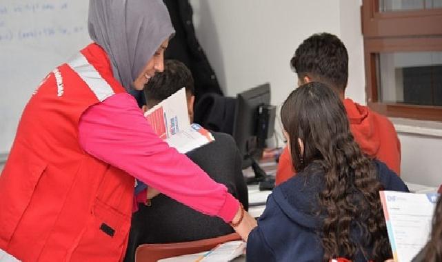 YKS öğrencilerine kitap dayanağı