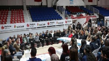 Aliağa Belediyesi Çalışanından Lider Serkan Acar’a Doğum Günü Sürprizi