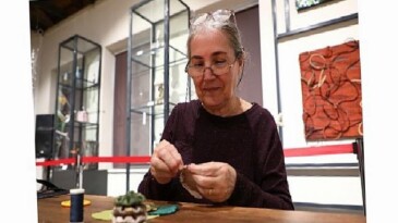 Atık kumaşlar bayanların emeğiyle yılbaşı sevincine dönüştü