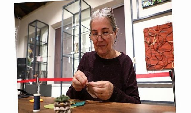 Atık kumaşlar bayanların emeğiyle yılbaşı sevincine dönüştü