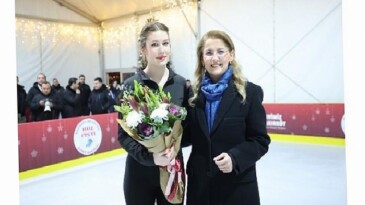 Bakırköy’de açılan Buz Pisti’ne büyük ilgi