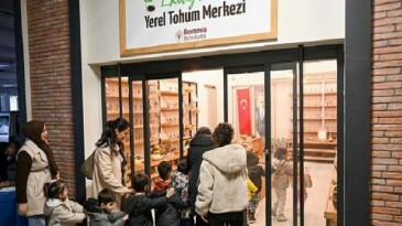 Bornova’da minik eller toprağa dokunuş