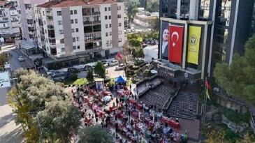 Buca’da dayanışma ve alışveriş bir ortada