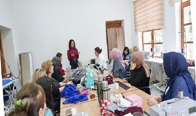 Burhaniye Belediyesi’nden Bayanlara Özel Program Düzenlendi