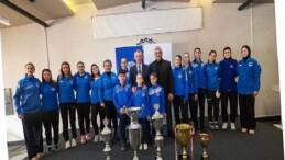 Büyükakın, Kağıtspor’un başarılı atletlerini tebrik etti