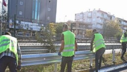 Büyükşehir’den Gazi Bulvarı’nda otokorkuluk çalışması