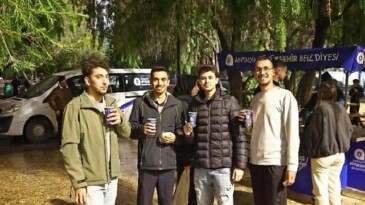 Büyükşehir’den öğrencilere sıcak çorba ikramı