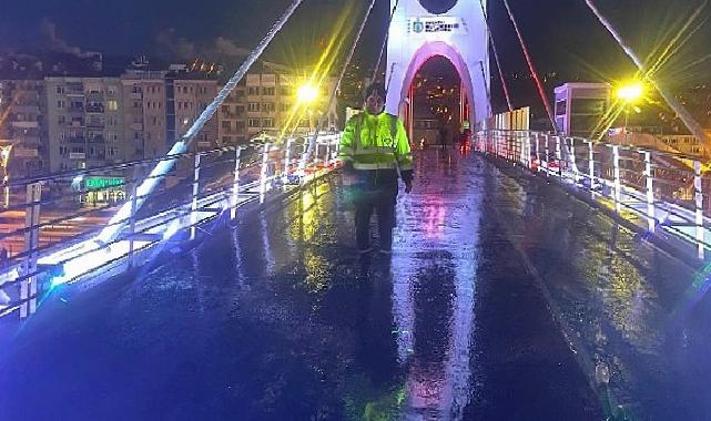 Büyükşehir’den üst geçitlere buzlanma müdahalesi