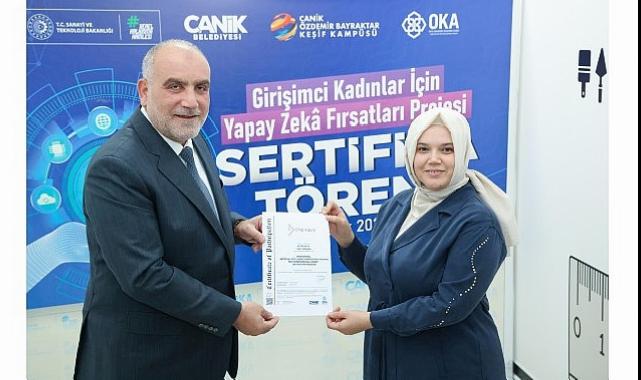 Canik Belediyesi’yle Yapay Zekâ Öğrenen Bayanların Sertifika Coşkusu