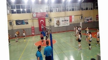 Çiğli Belediyesi’nin Voleybol Takımları Ligde Tepede