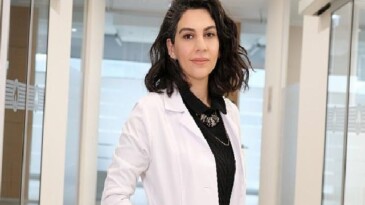 Diş etlerindeki yanma ve ağrı farklı meselelerin habercisi olabilir!