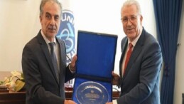 Ege Üniversitesinde rektörlük evre teslim merasimi yapıldı