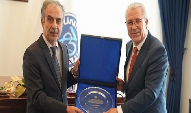 Ege Üniversitesinde rektörlük evre teslim merasimi yapıldı