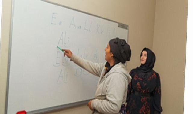 “Emojilerle konuşuyorduk, artık okuma yazma öğreniyoruz”