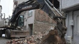 Gemlik’te Metruk Bina Paklığı Devam Ediyor