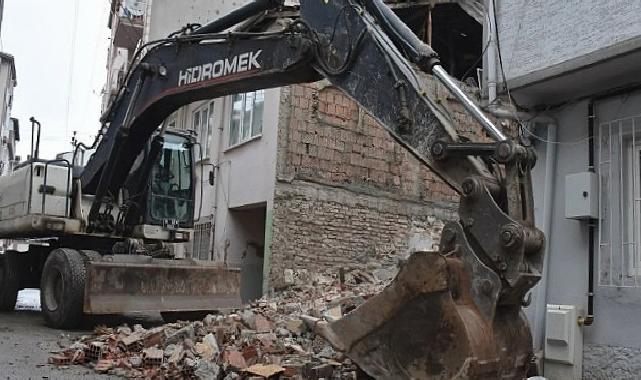 Gemlik’te Metruk Bina Paklığı Devam Ediyor