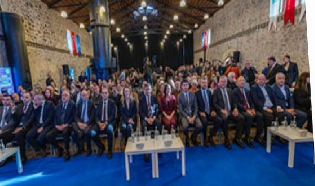 “Gururla, umutla ve kararlılıkla İzmir’in geleceğini inşa ediyoruz”