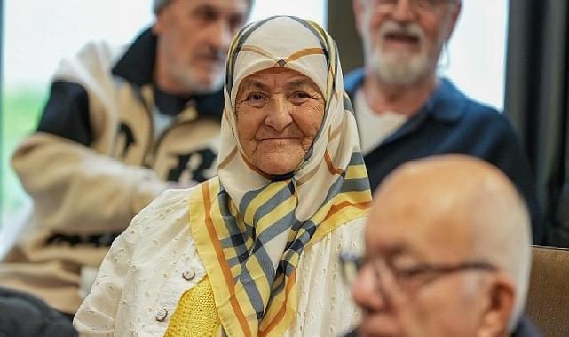 Huzurevi sakinlerine yeni yıl ziyareti