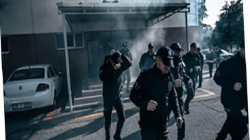 İtfaiye ekiplerinden polis okulunda yangın tatbikatı