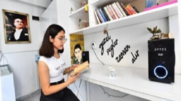 İzmir Büyükşehir öğrencinin yanında